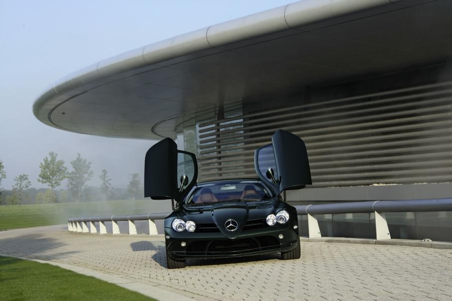  Mercedes-Benz SLR McLaren 2003 года  (фото 9 из 319)